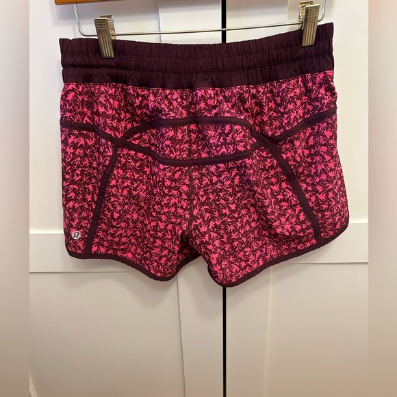 Lululemon Tracker Short size 8 - Picture 2 of 2